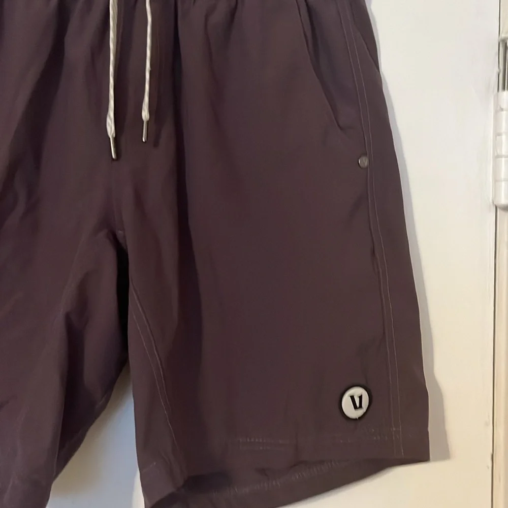 Vuori Men's Kore Shorts Lined 8" Plum/Black Small Running Exercise Lightweight - Picture 2 of 8